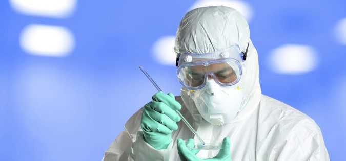 Los profesionales deben protegerse debidamente del virus