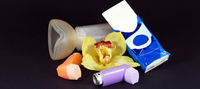 El tratamiento farmacológico previene y mantiene el control de la enfermedad.