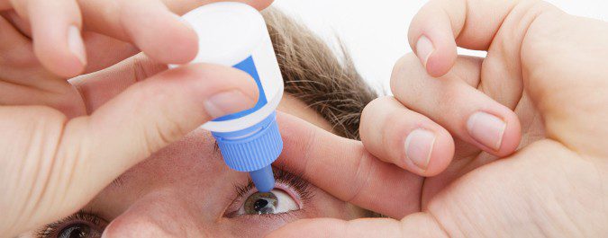 El tratamiento para la conjuntivitis alérgica consiste, generalmente, en gtotas