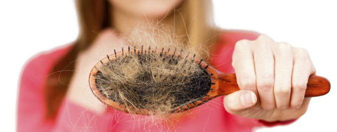 El Minoxidil se utiliza en el tratamiento de la alopecia androgénica en hombres y mujeres