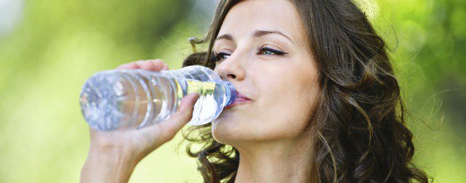 Una dieta rica en fibra y agua nos ayudará a prevenir estreñimiento y hemorroides