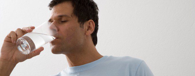 Procuraremos beber basante agua, pero sin excederse