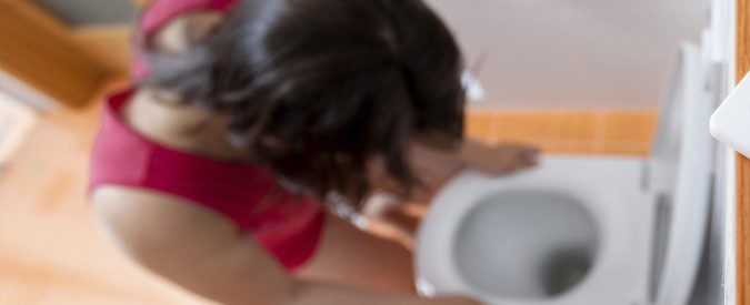La metoclopramida se utiliza para inhibir los vómitos