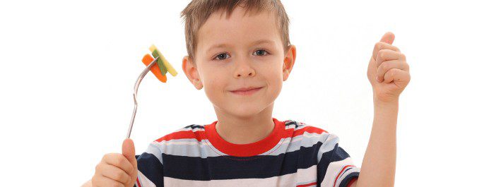 Debemos de asegurarnos de que nuestro hijo recibe en su dietatodo tipo de nutrientes