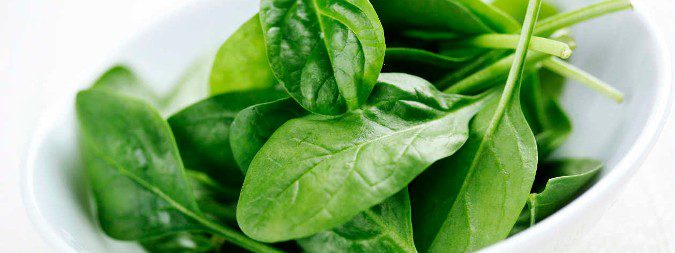 Comer vegetales e hidratarse bien nos ayudará a reducir las probabilidades de padecer cáncer de vegiga
