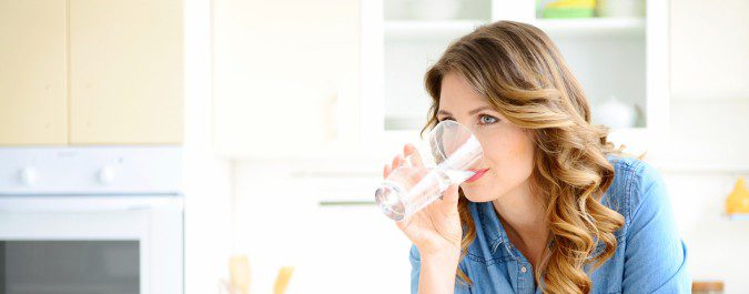 El agua ayuda a disolver la grasa acumulada