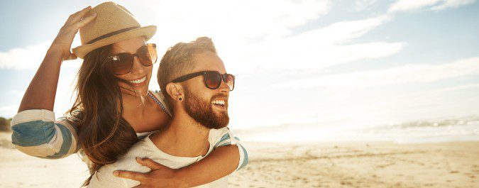 Para prevenir el cáncer de piel es recomendable cubrirnos bien con la ropa