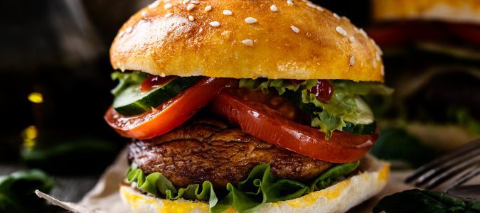 Debemos evitar la comida rápida y no abusar de los resfrescos