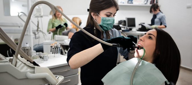 Acudir al dentista con regularidad es fundamental.