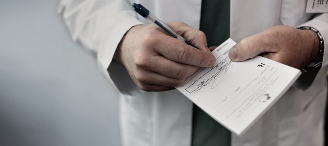  Por precaución, debemos hacerlo siempre bajo prescripción médica