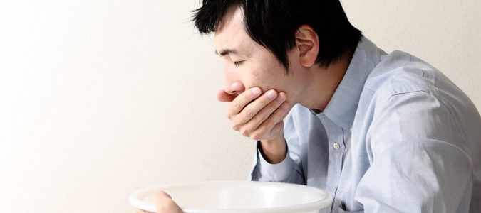 Dolor y distensión abdominal, vómitos y náuseas o un aumento de los gases son algunos de los síntomas