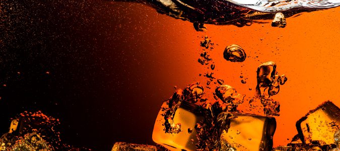 Cafeína, mucha azúcar, gas y nuez de cola son algunos de sus ingredientes