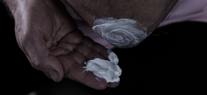 Es fundamental mantenernos hidratados por dentro y por fuera, tomando líquidos y aplicando cremas específicas