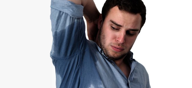 hombre con hiperhidrosis