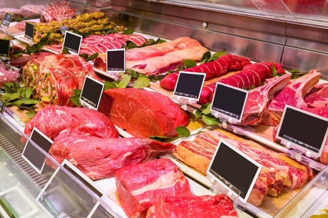 La carne roja aporta proteínas hierro, esenciales para el buen crecimiento de las uñas