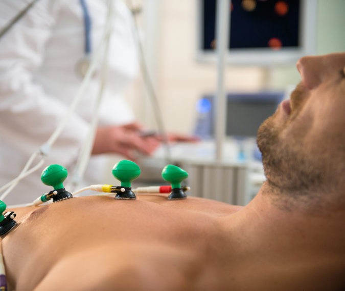 Uno de los primeros pasos para diagnosticar este síndrome es realizar un electrocardiograma