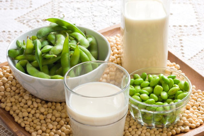 Con la leche de soja, nuestra piel y cabello se verán más sanos gracias a las hormona sy proteínas que aportan