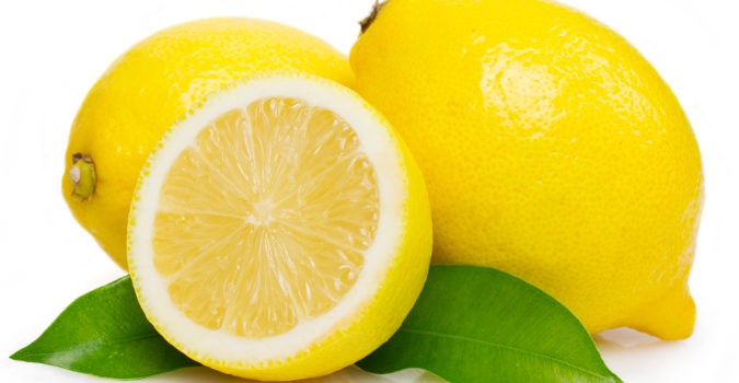 El limón es es un gran aliado contra los hongos en los pies
