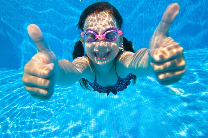 La natación es un deporte perfect para los más pequeños