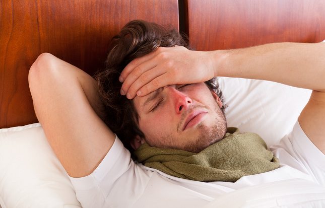 La alta fiebre es uno de los síntomas típicos de la enfermedad del beso