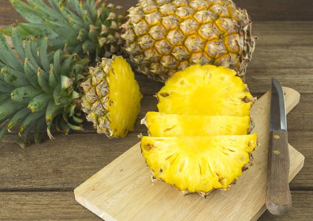 La piña es un fruta con gran cantidad de vitamina C