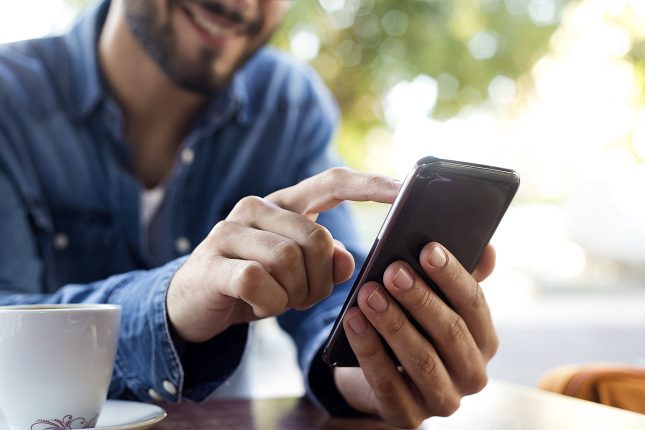 Es aconsejable desconectar el móvil antes de ir a dormir