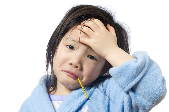 La mononucleosis infecciosa es conocida comúnmente por el nombre de la enfermedad del beso