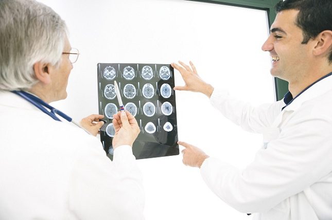 El objetivo del tratamiento contra la esclerosis múltiple es la de cambiar la ruta de la enfermedad