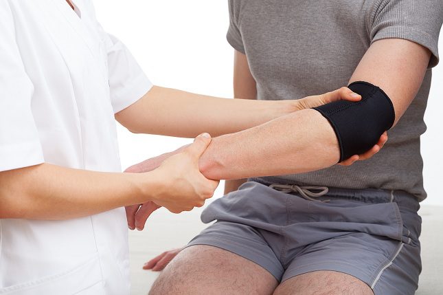 El codo de tenista o epicondilitis es un tipo de tendinitis