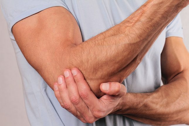 Para diagnosticar la epicondilitis o codo de tenista, tu médico deberá examinarte a fondo