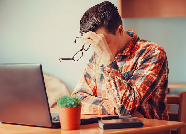 Decimos que una persona es adicta al trabajo cuando dedica demasiado tiempo de su vida a su actividad laboral