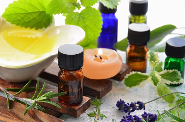 El aceite de citronela es un aceite esencial conocido por sus grandes propiedades como repelente de mosquitos