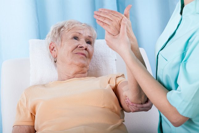 La osteoporosis es una dolencia que afecta normalmente a más mujeres que hombres