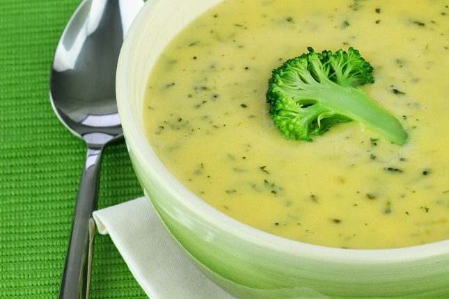 La principal consecuencia de alimentarnos solo con purés es que nuestro sistema digestivo puede verse afectado 