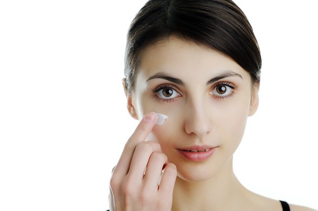 La mascarilla de aguacate y almendras es perfecta para tratar las bolsas de ojos