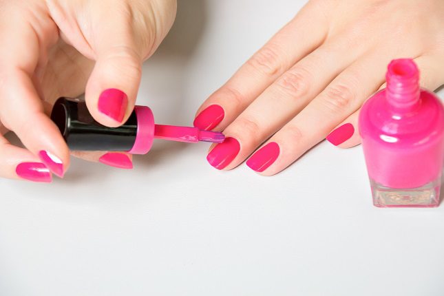 Pintarse las uñas no es malo
