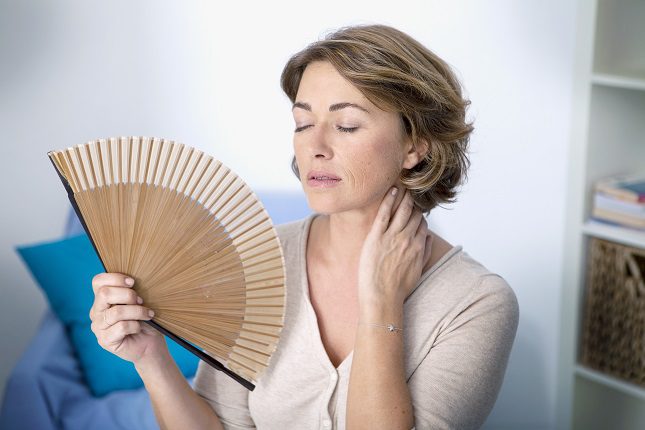 A las mujeres con menopausia precoz se les suele aplicar un tratamiento hormonal
