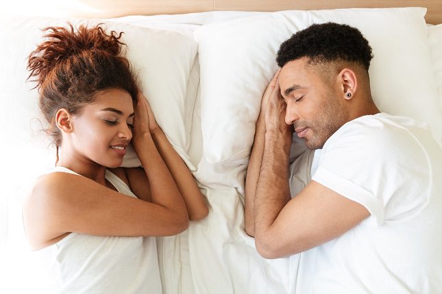 El hombre necesita descansar para recuperar toda la energía gastada durante el coito