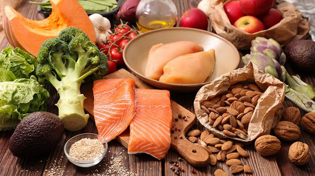 Antes de comer, pregúntate si realmente quieres comer, quizá estés confundiendo el hambre con la sed