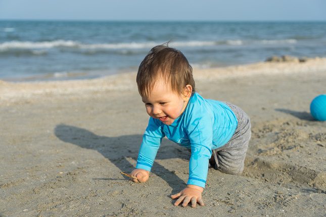 Los más vulnerables de la población ante el sofocante calor suelen ser los bebés junto a personas de avanza edad