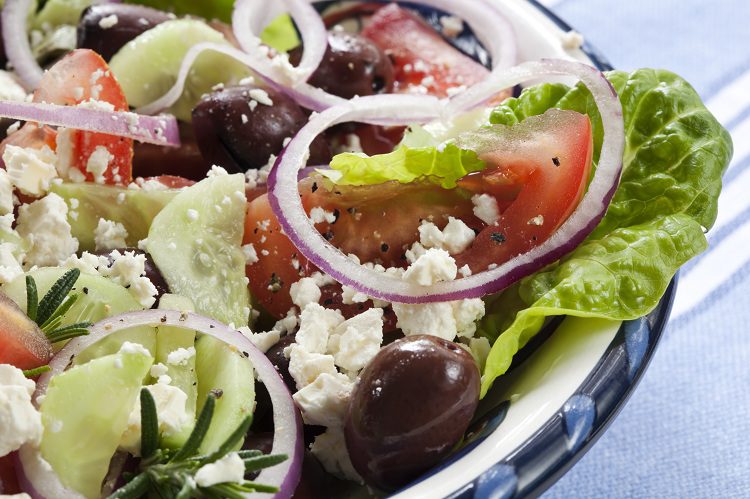 Encuentra alimentos saludables que sean de tu gusto e intenta que tu dieta se base en esos alimentos
