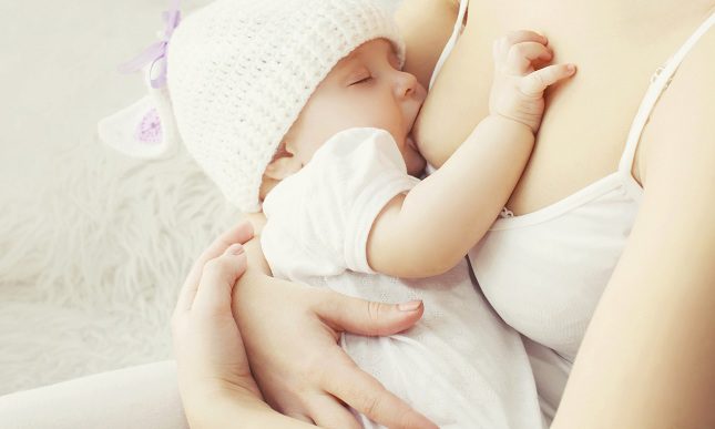 Las madres trabajadoras por cuenta propia o ajena tienen derecho a un mínimo de cuatro meses consecutivos de licencia de maternidad