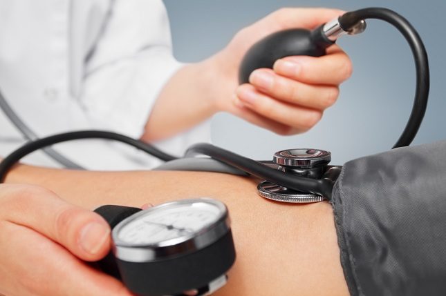 A partir de los 30 años es recomendable que regularmente te hagas un chequeo para comprobar tu tensión arterial