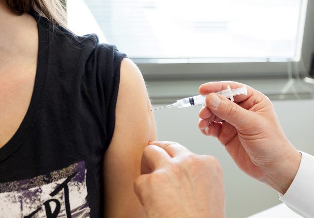 Lo único que puede ser eficaz para poder proteger a los hijos de la meningitis es asegurarse de que están inmunizados