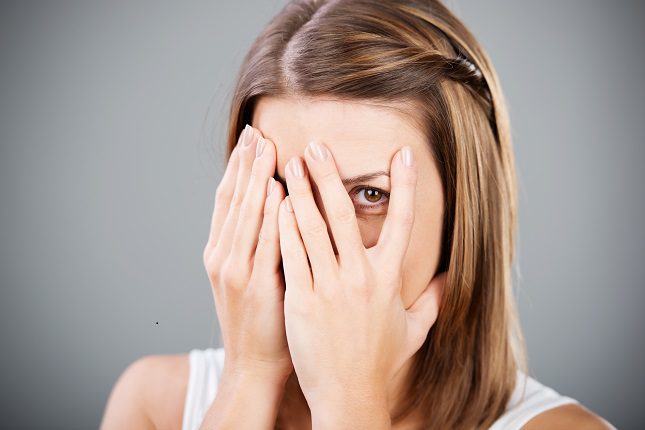 La fobia social es un fuerte miedo hacia situaciones en las que la persona debe interactuar con otras personas de su alrededor