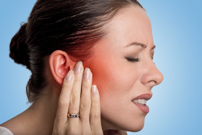 Para tratar en condiciones una otitis externa lo mejor es acudir al médico, incluso a urgencias si fuera necesario