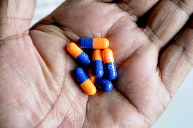 El Omeprazol funciona a largo plazo y el Almax es para acidez ocasional
