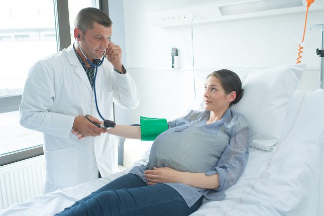 Si no se trata como debe la citada preeclampsia se complica dando lugar a la eclampsia
