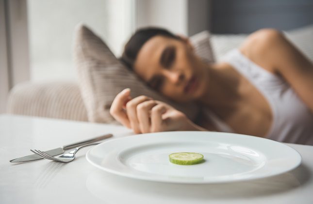 La anorexia provoca algunos síntomas físicos y psicológicos