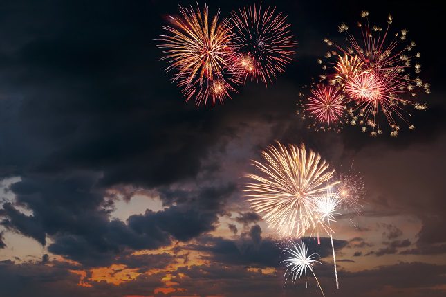Es bastante habitual el recibir el nuevo año llevando algo rojo encima
